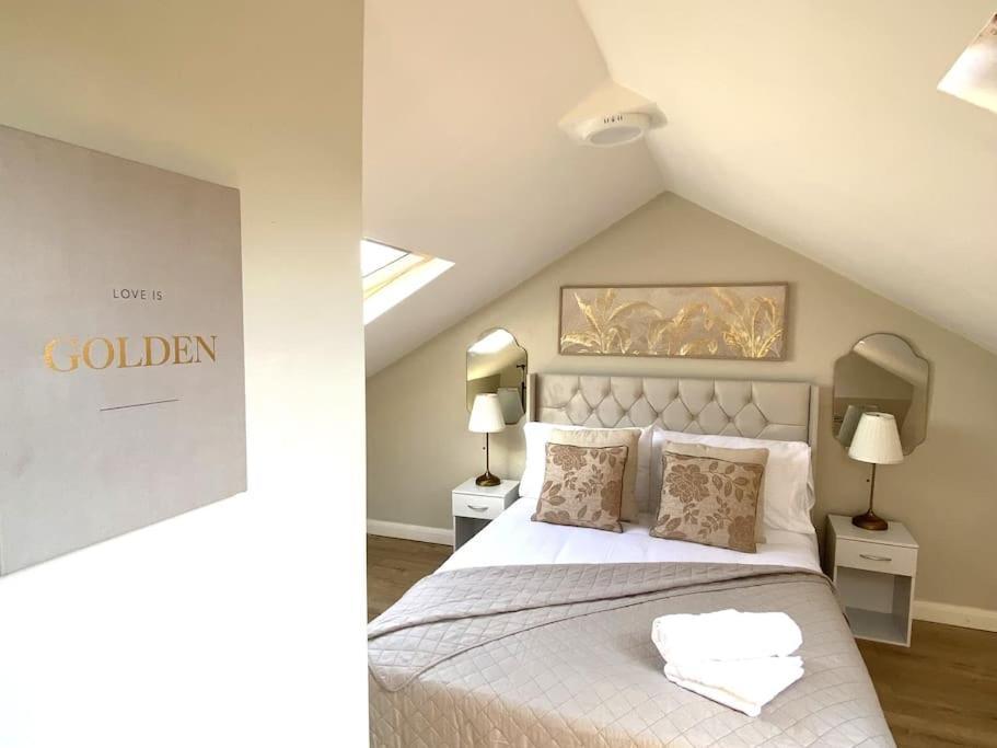 Luxe Entire 3 Bedroom Home, Perfect For Business, Contractor, Family Stays, Free Wifi & Netflix Holiday home *