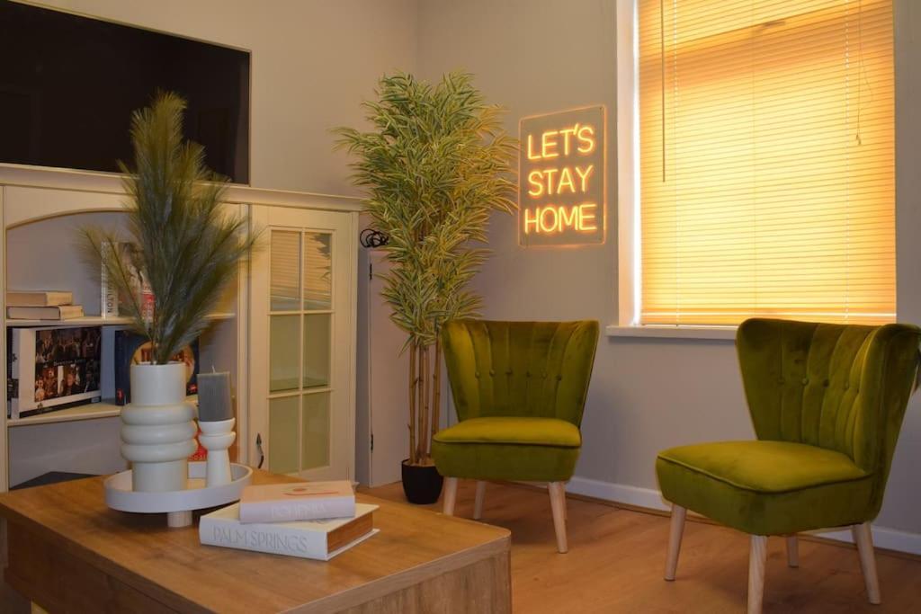 Luxe Entire 3 Bedroom Home, Perfect For Business, Contractor, Family Stays, Free Wifi & Netflix