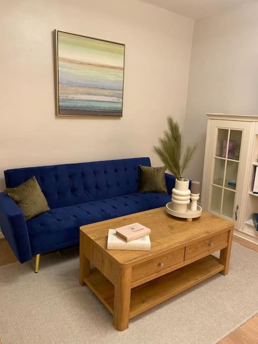 Luxe Entire 3 Bedroom Home, Perfect For Business, Contractor, Family Stays, Free Wifi & Netflix * Birmingham