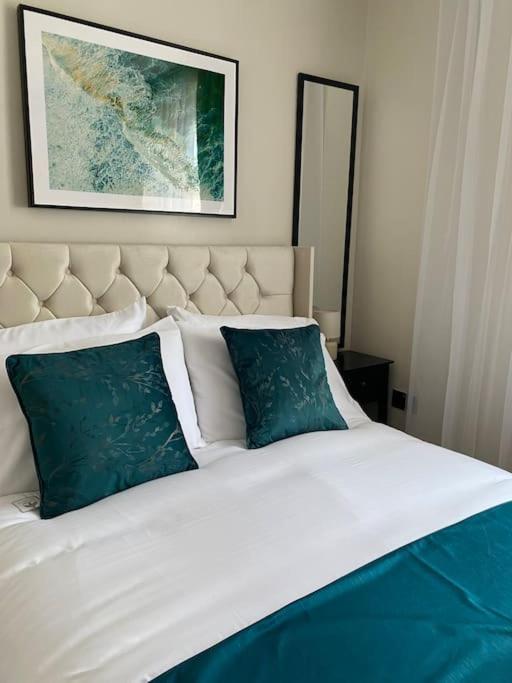 Luxe Entire 3 Bedroom Home, Perfect For Business, Contractor, Family Stays, Free Wifi & Netflix